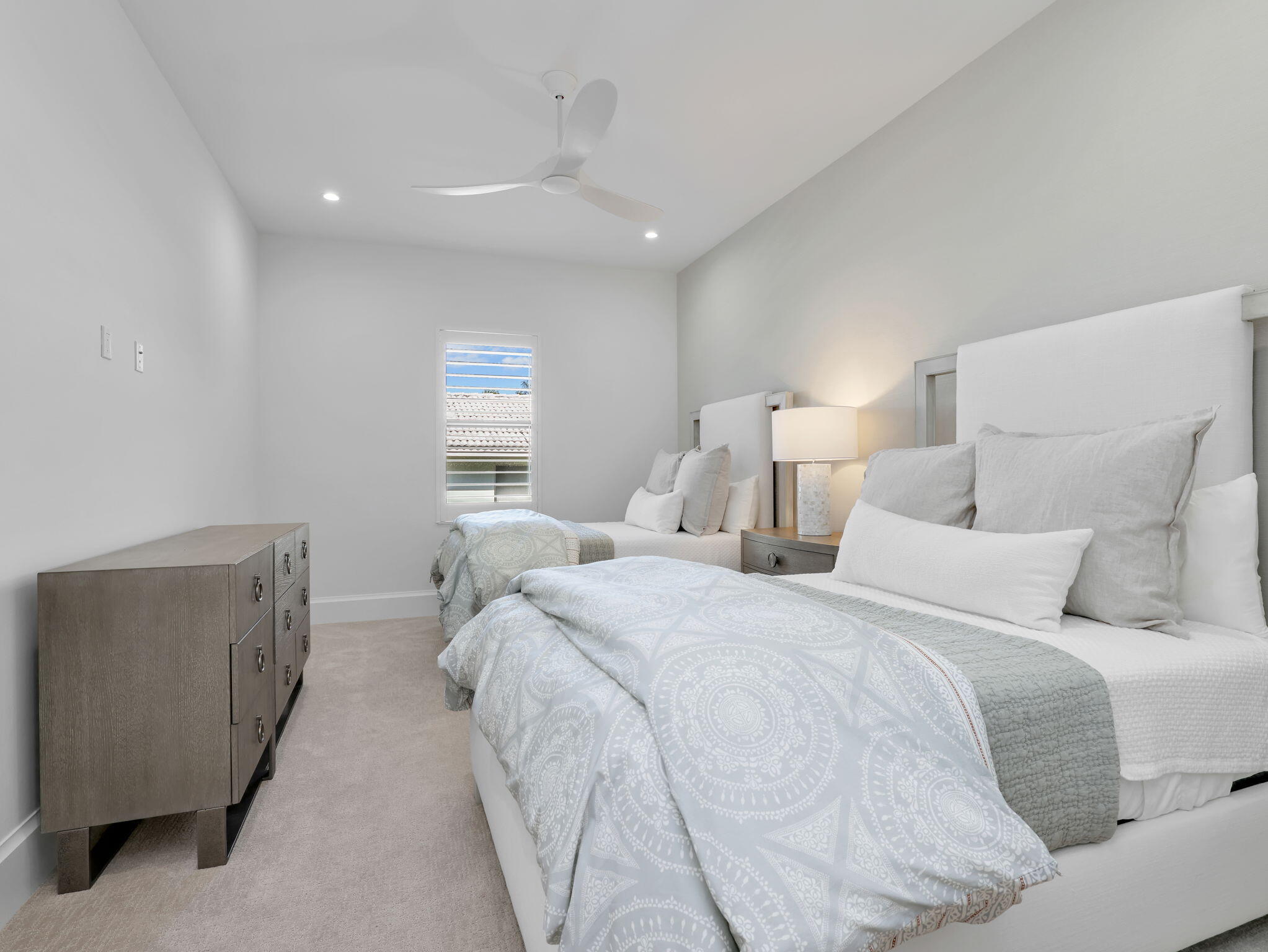 1749 WAVECREST COURT