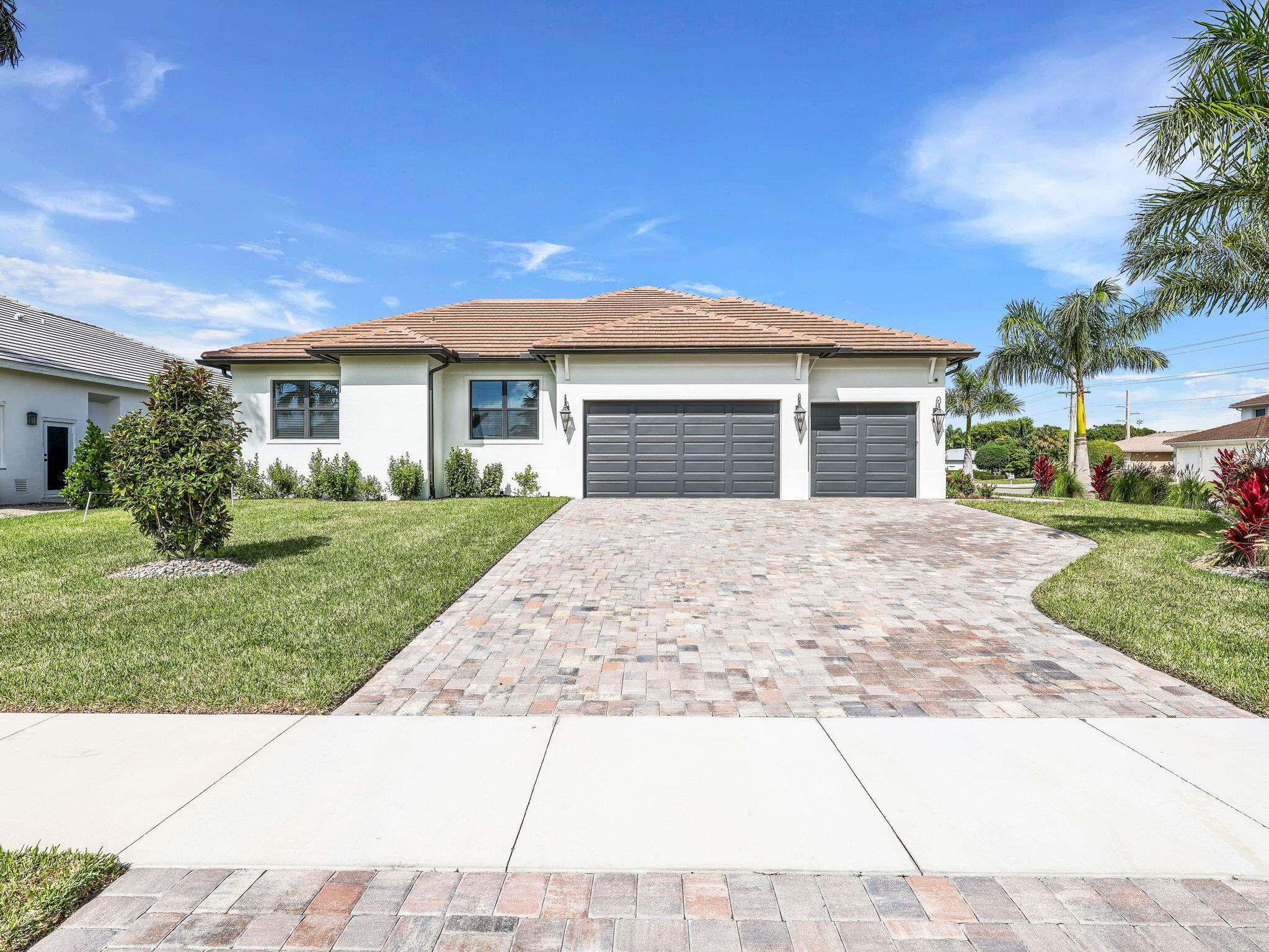 328 S HEATHWOOD DRIVE