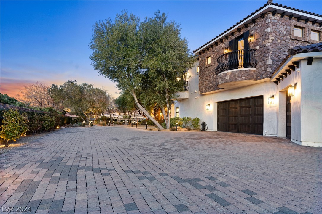 16 Paradise Valley Court