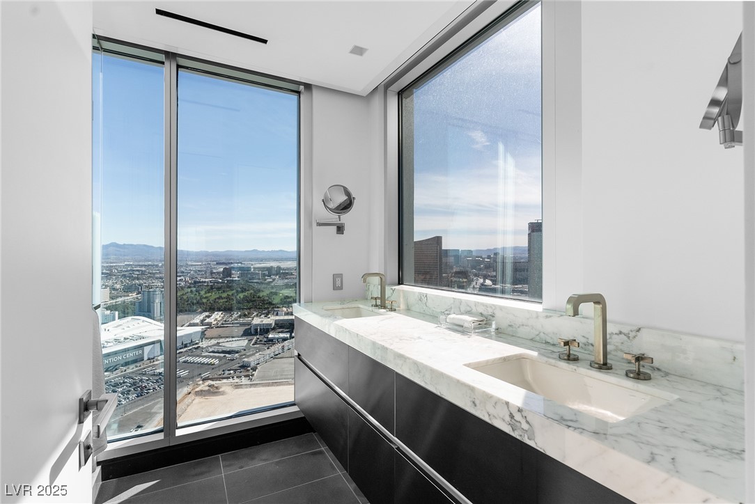 2700 Las Vegas Boulevard 4306