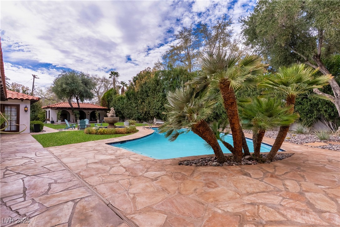 1450 Rancho Circle
