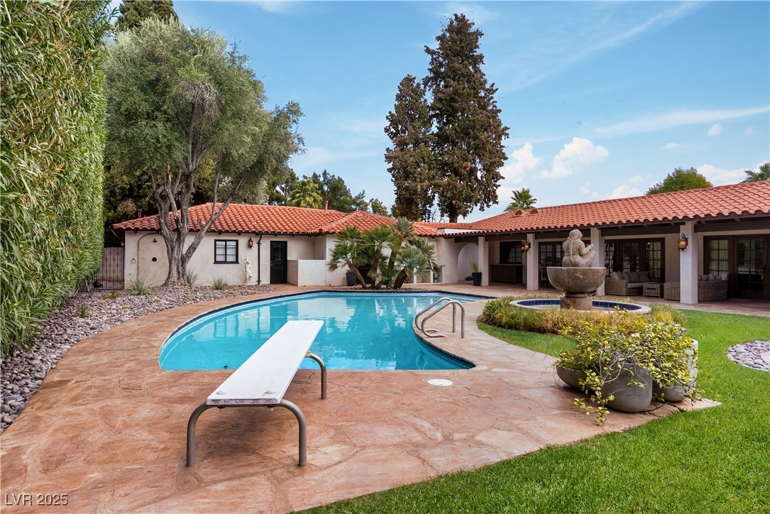 1450 Rancho Circle