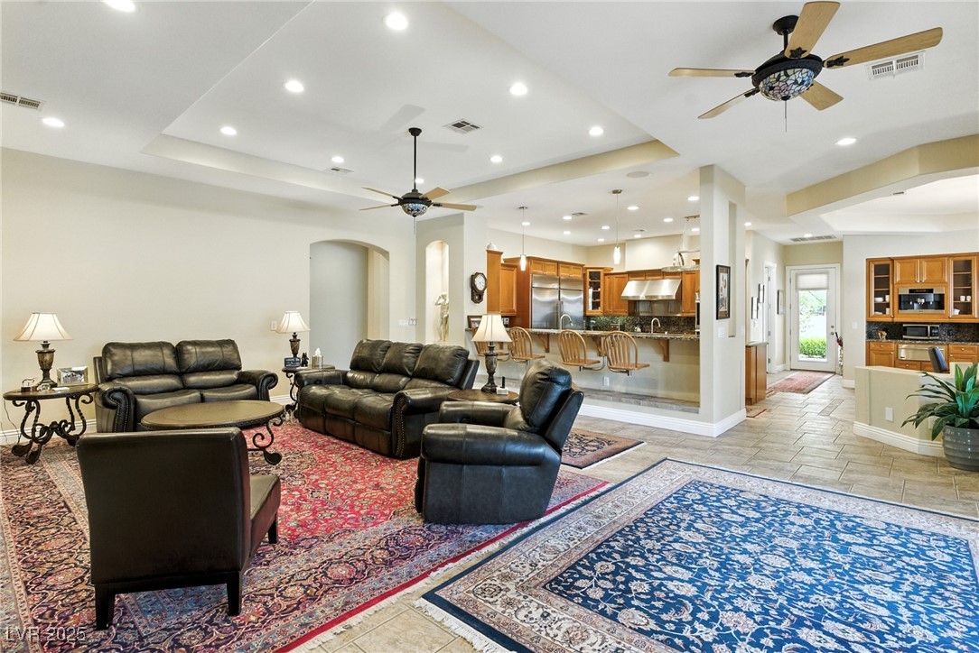 368 East Torino Avenue