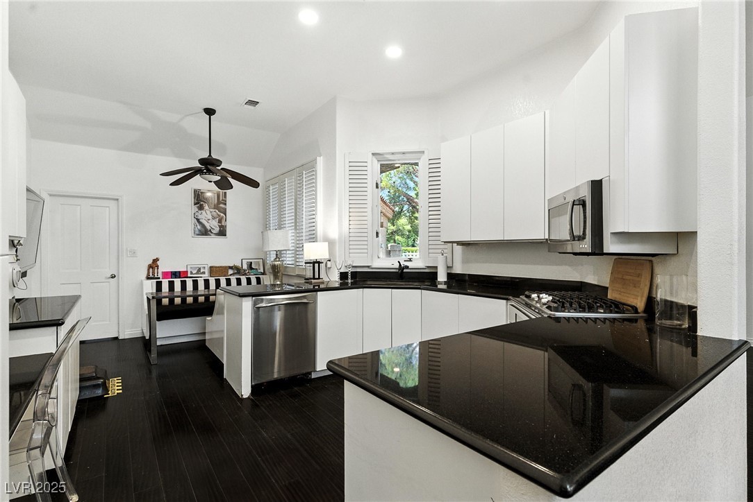 7988 Harbour Towne Avenue