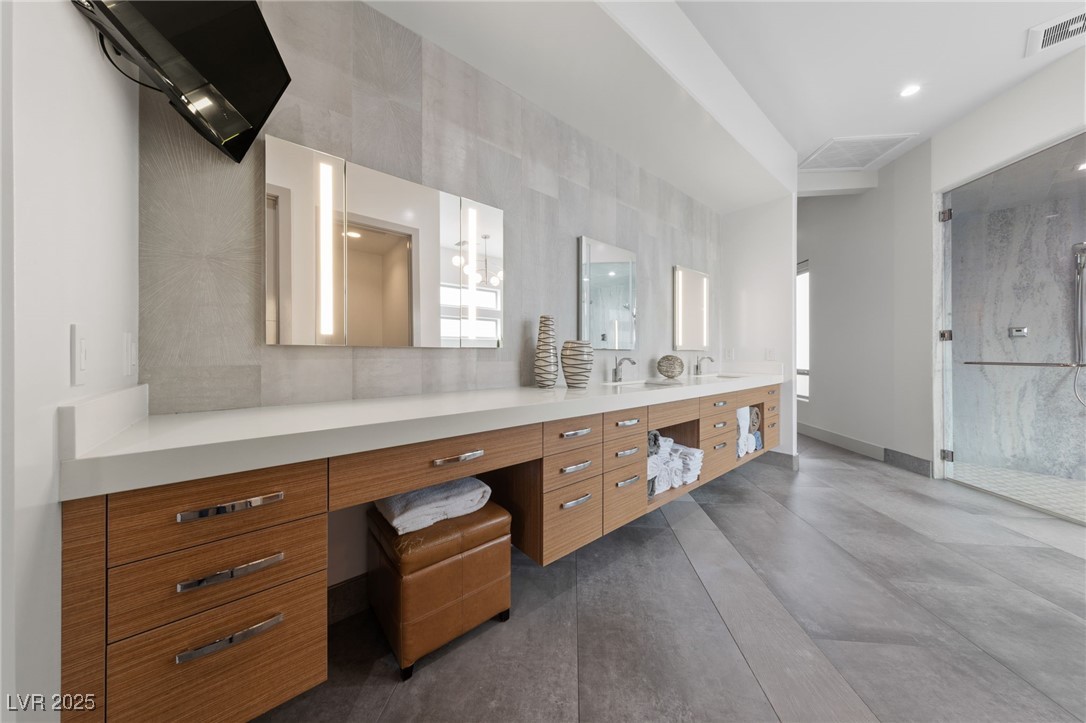 4050 North Tomsik Street