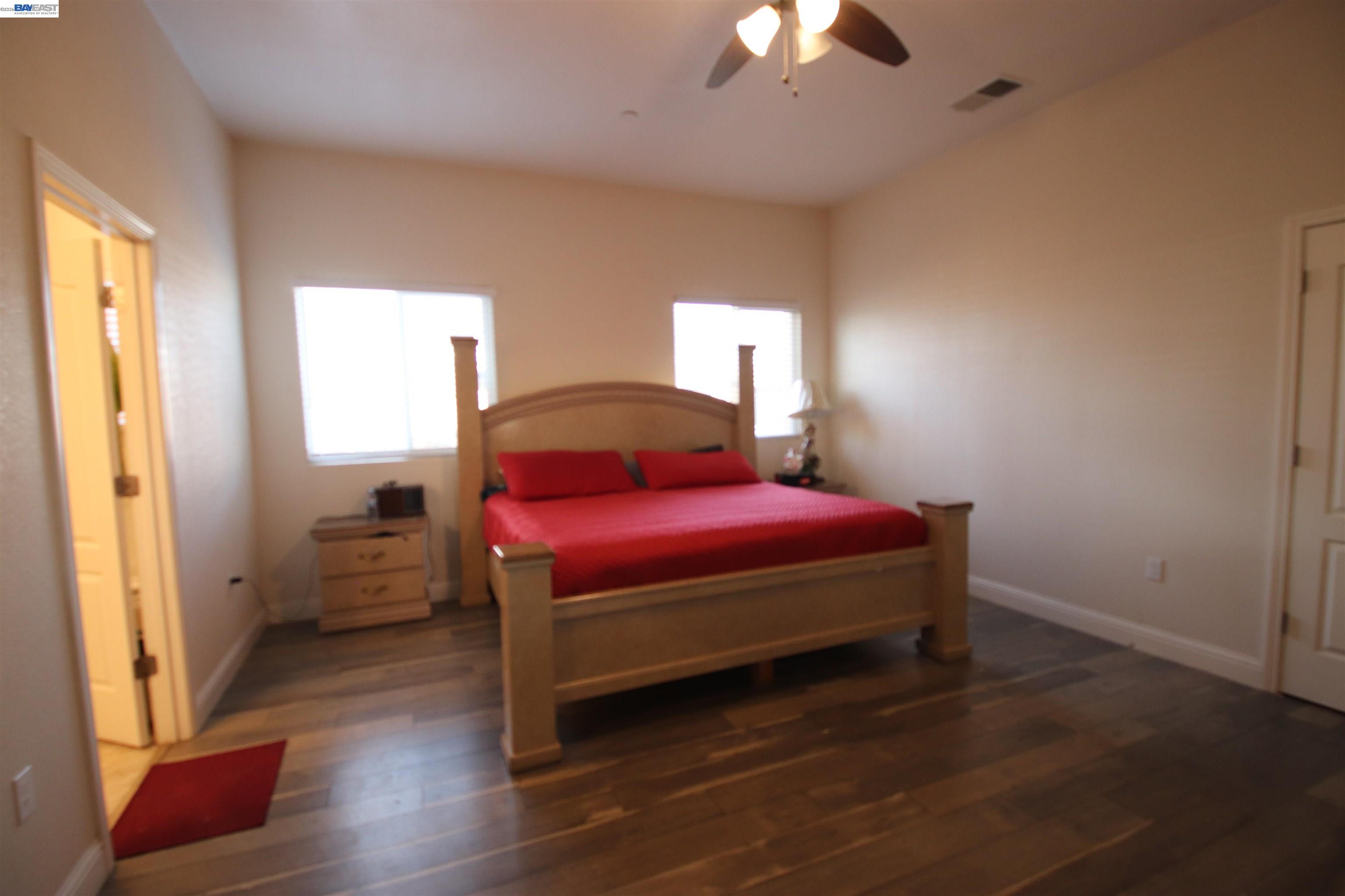 2511 S Laurel