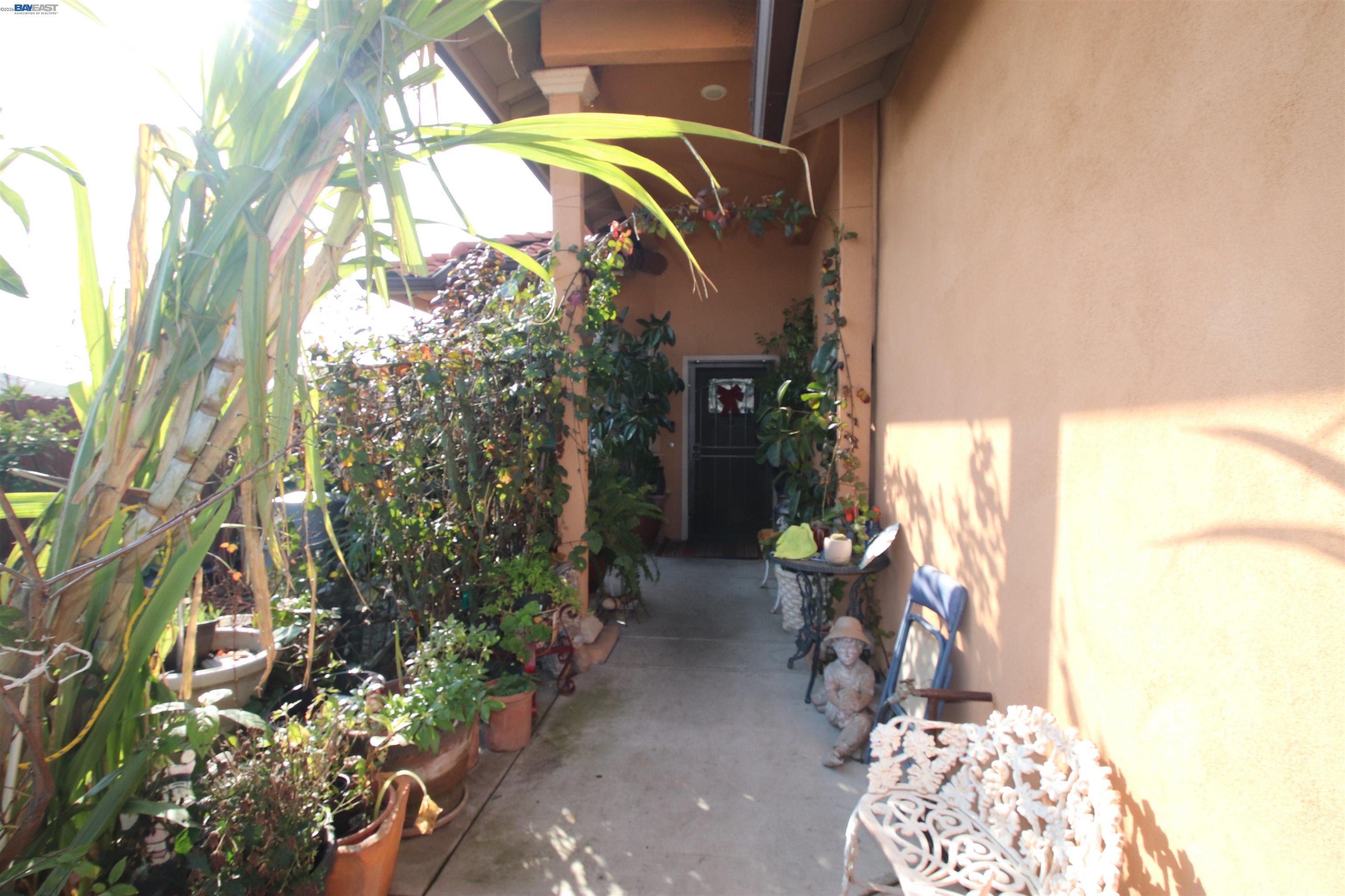 2511 S Laurel