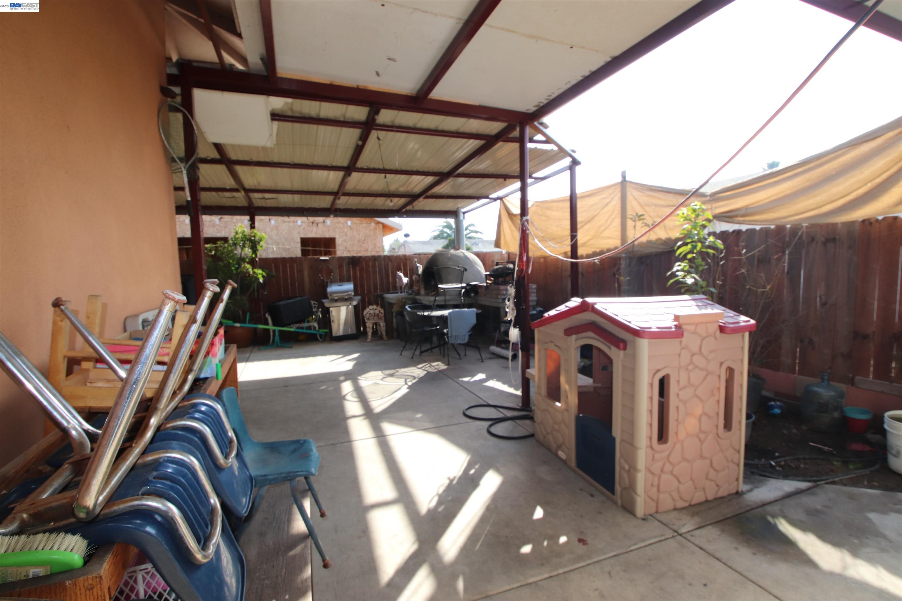 2511 S Laurel