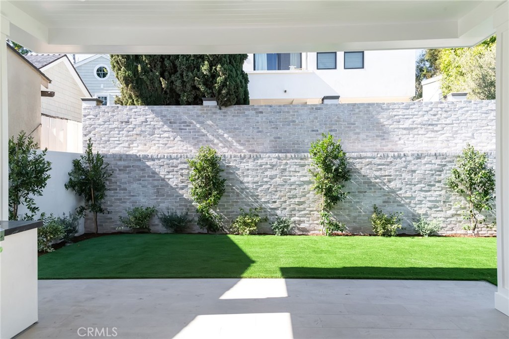 1805 N Poinsettia Ave