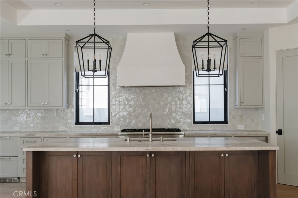 1805 N Poinsettia Ave