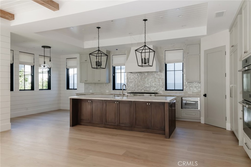 1805 N Poinsettia Ave