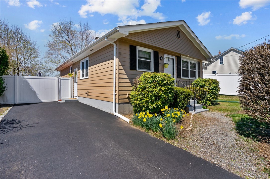 13 Hattie Avenue