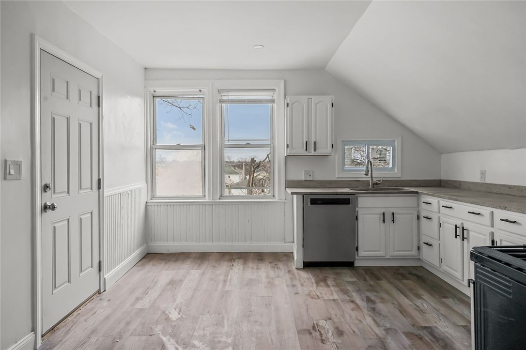 123 Radcliffe Avenue 3rd floor