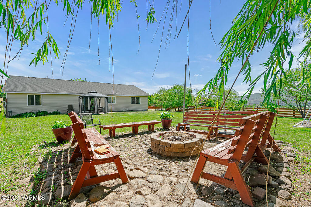 590 Pine Mountain Dr