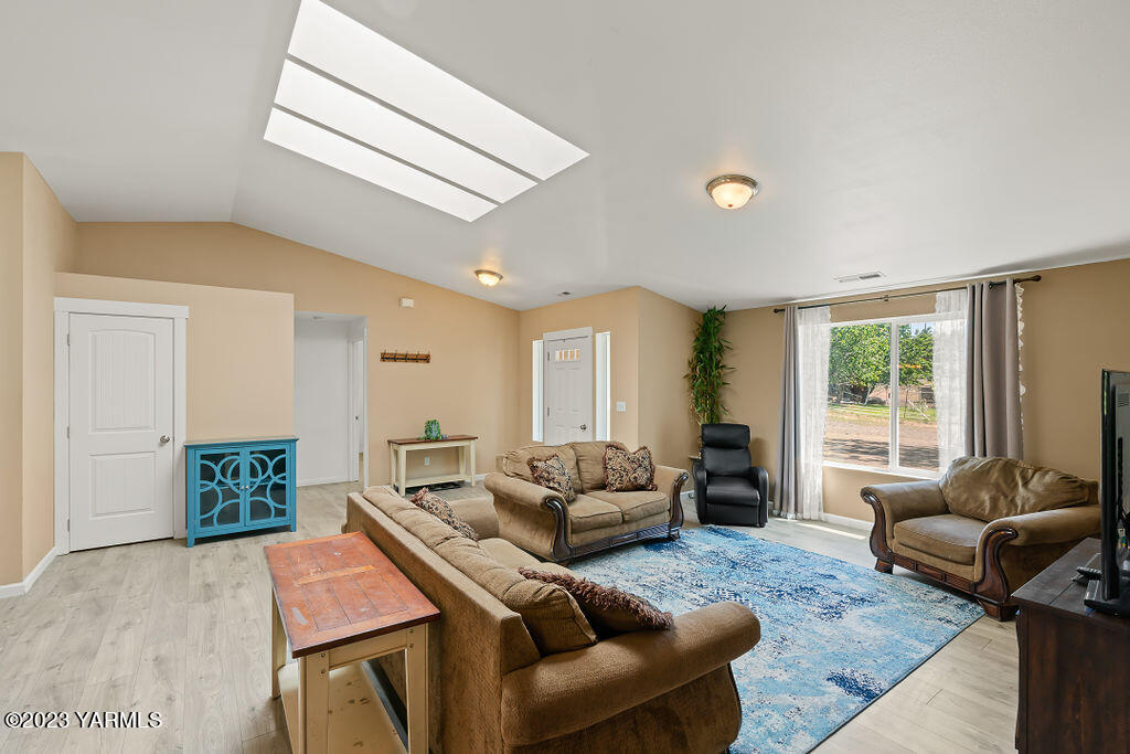 590 Pine Mountain Dr