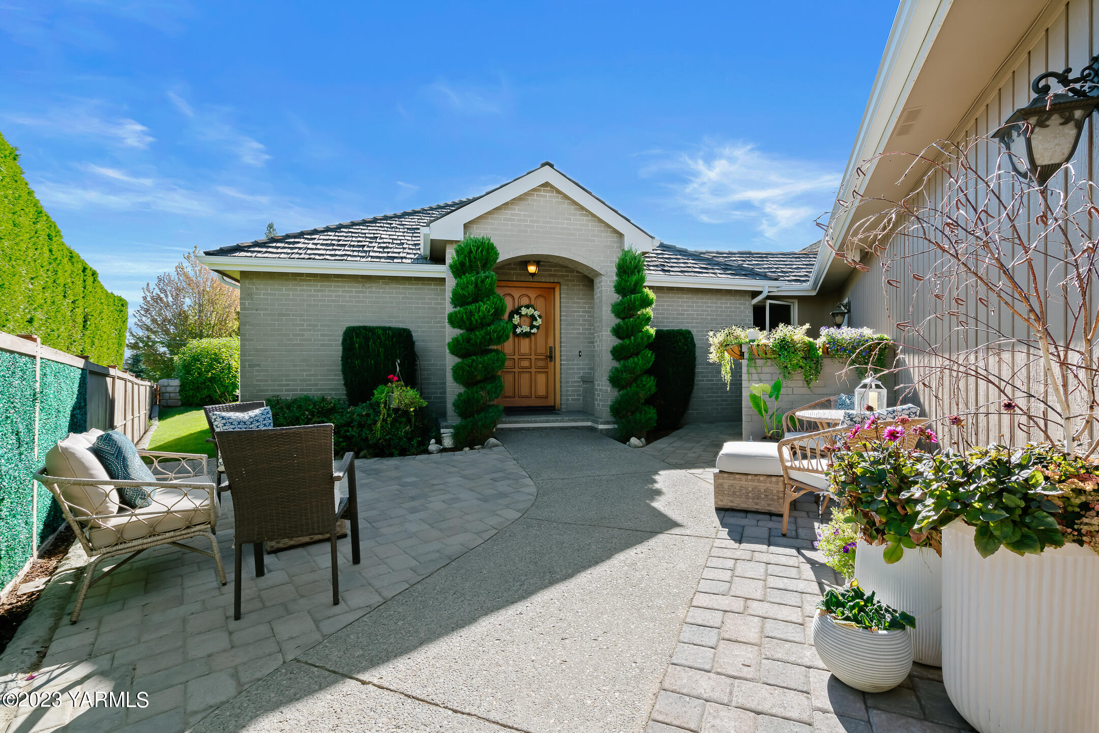 803 Cobblestone Pl