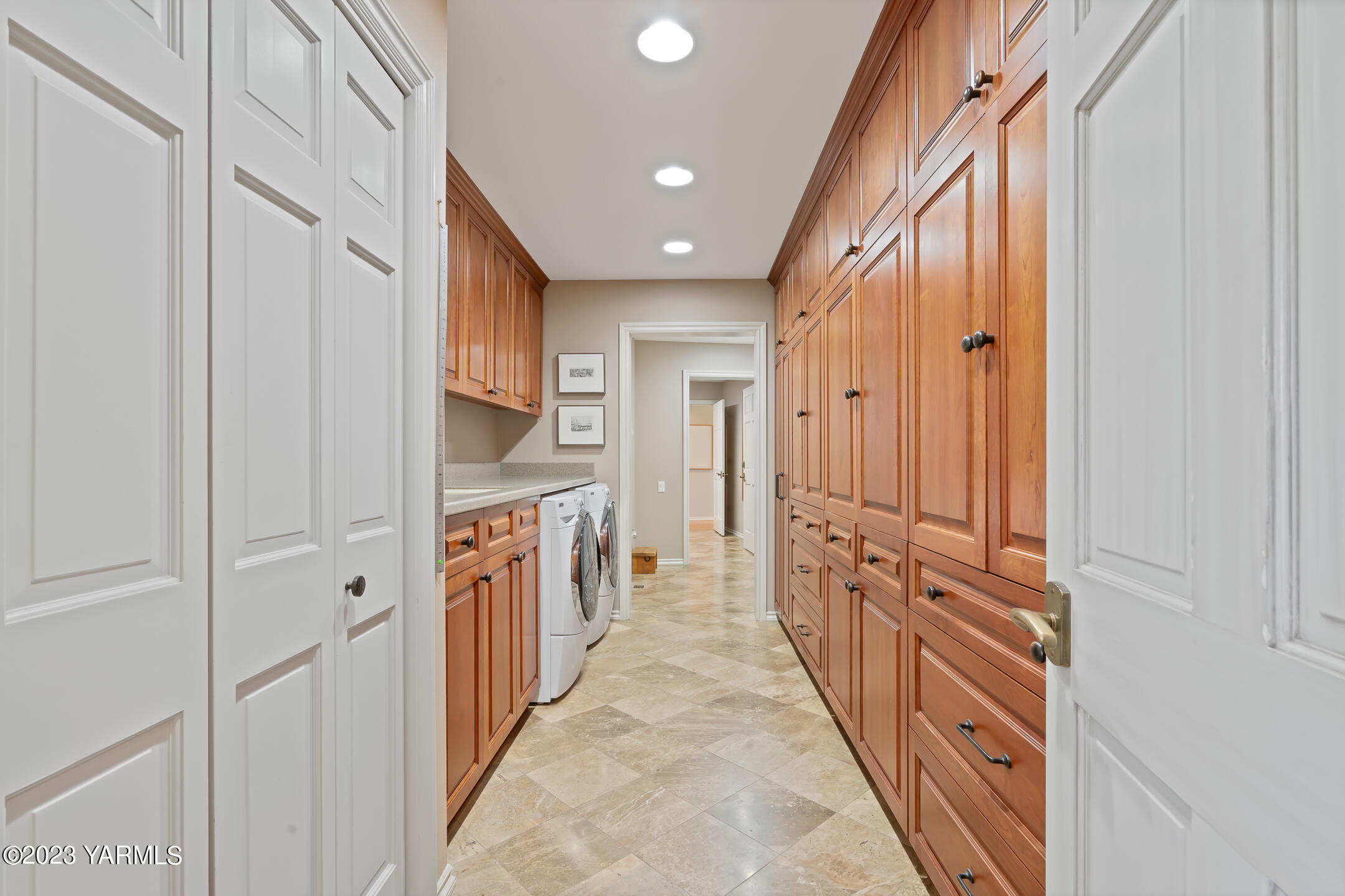 803 Cobblestone Pl