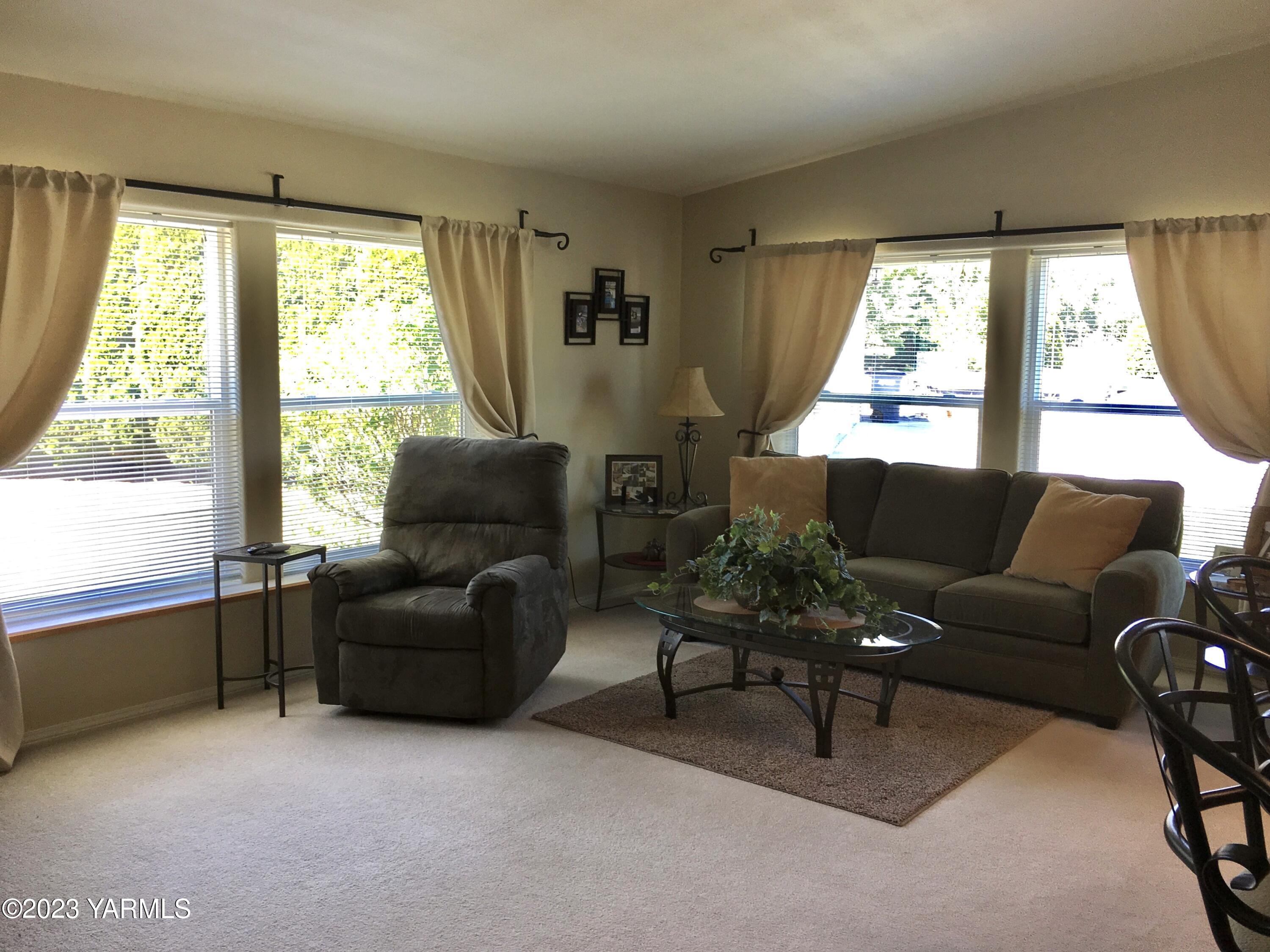 810 Pleasant Valley Rd