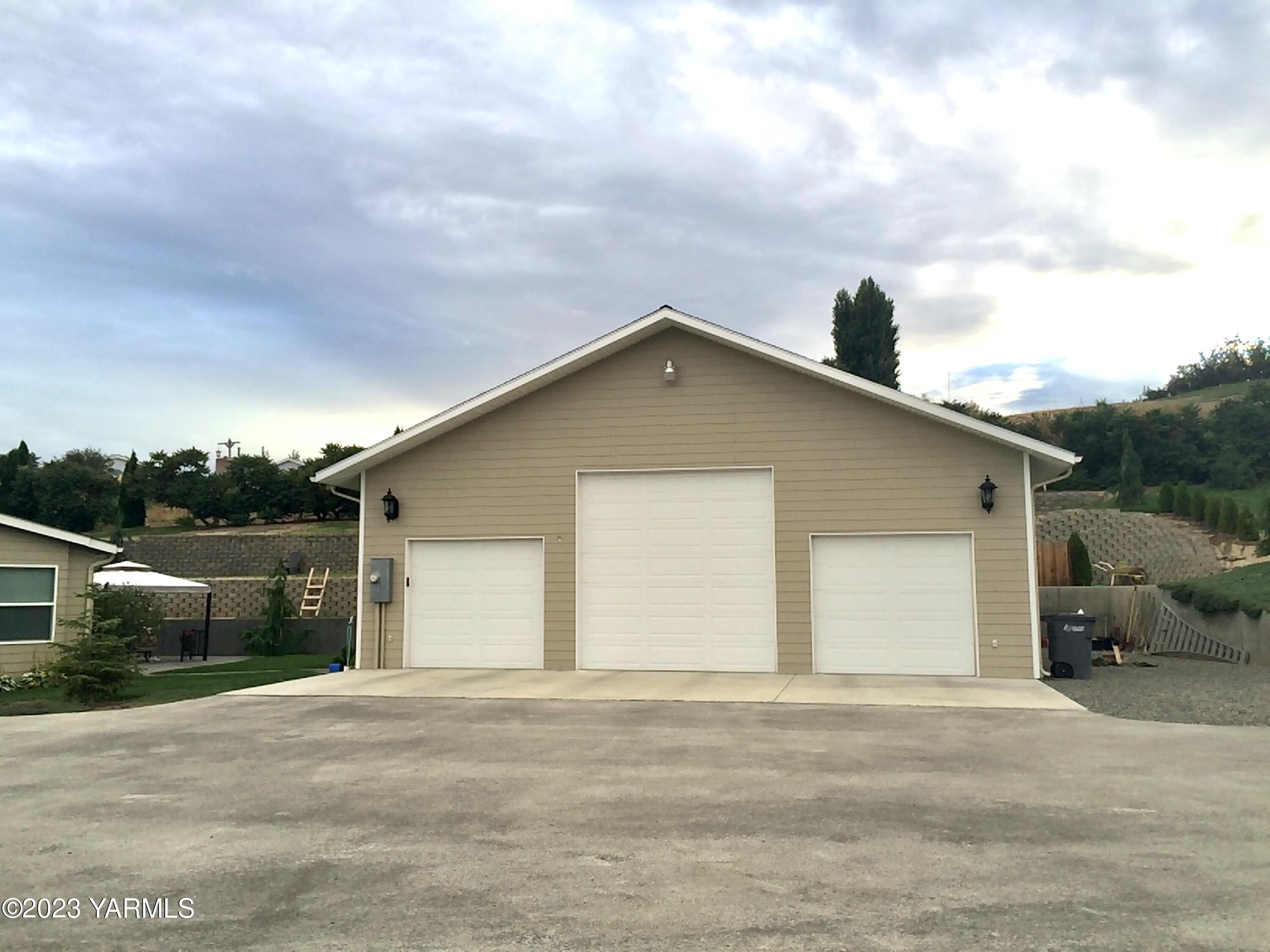810 Pleasant Valley Rd