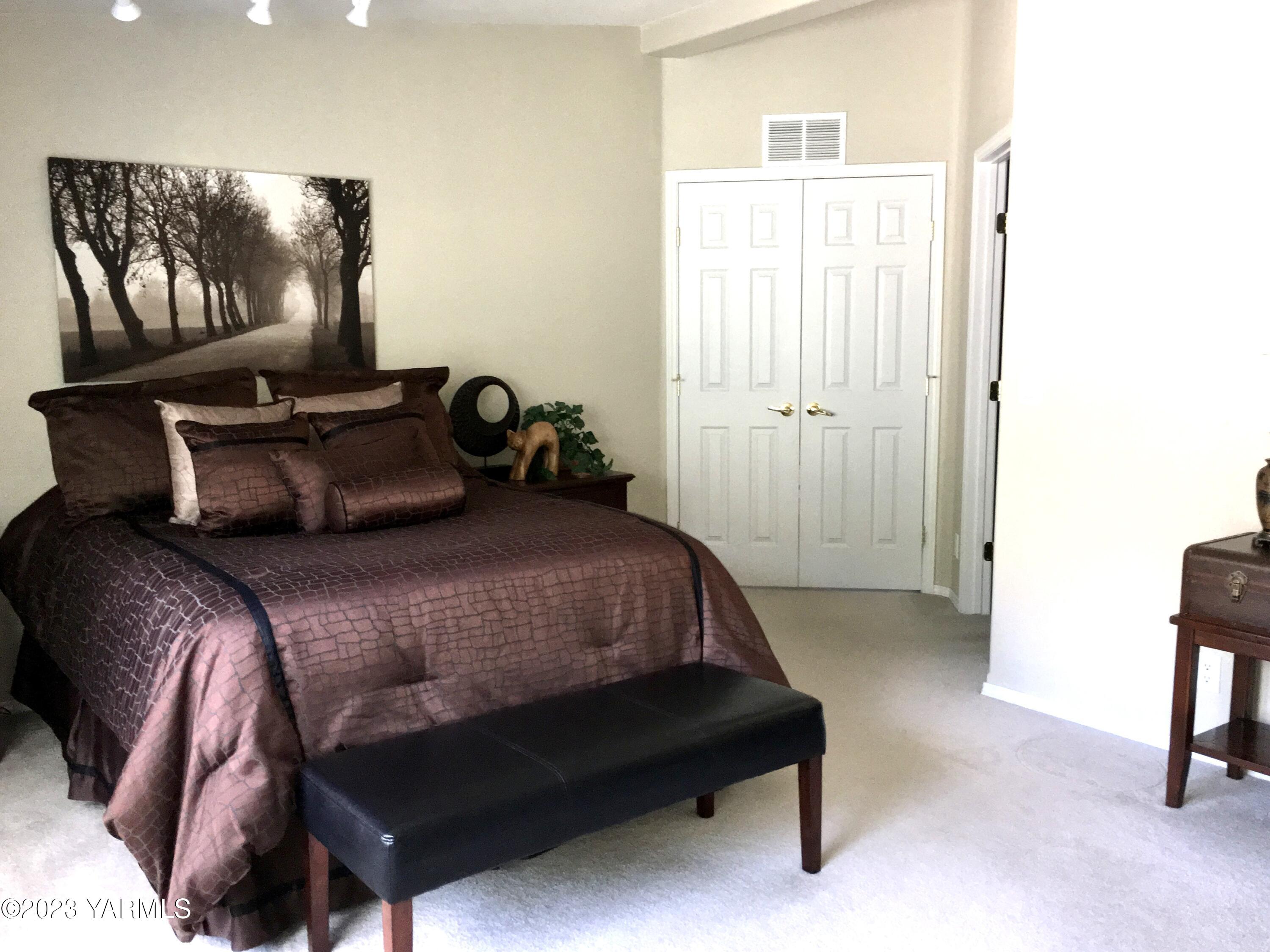 810 Pleasant Valley Rd