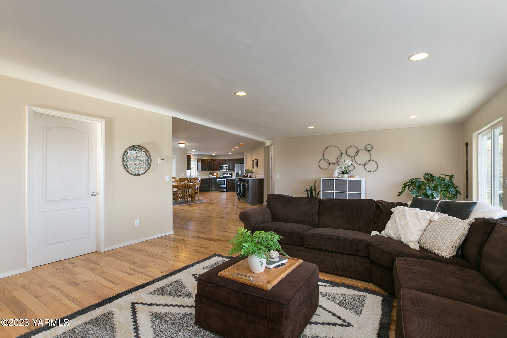 85 Parish Rd
