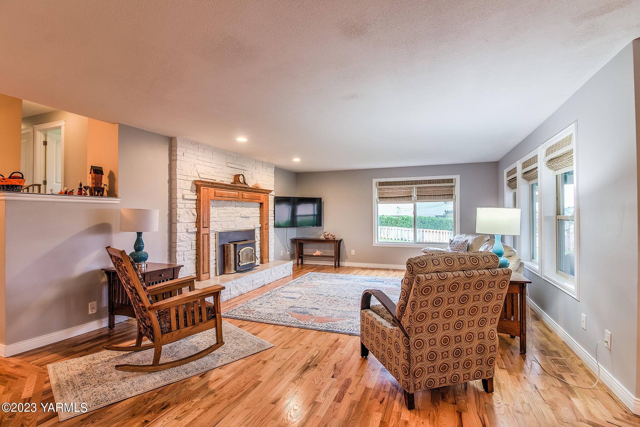 413 N 63rd Ave