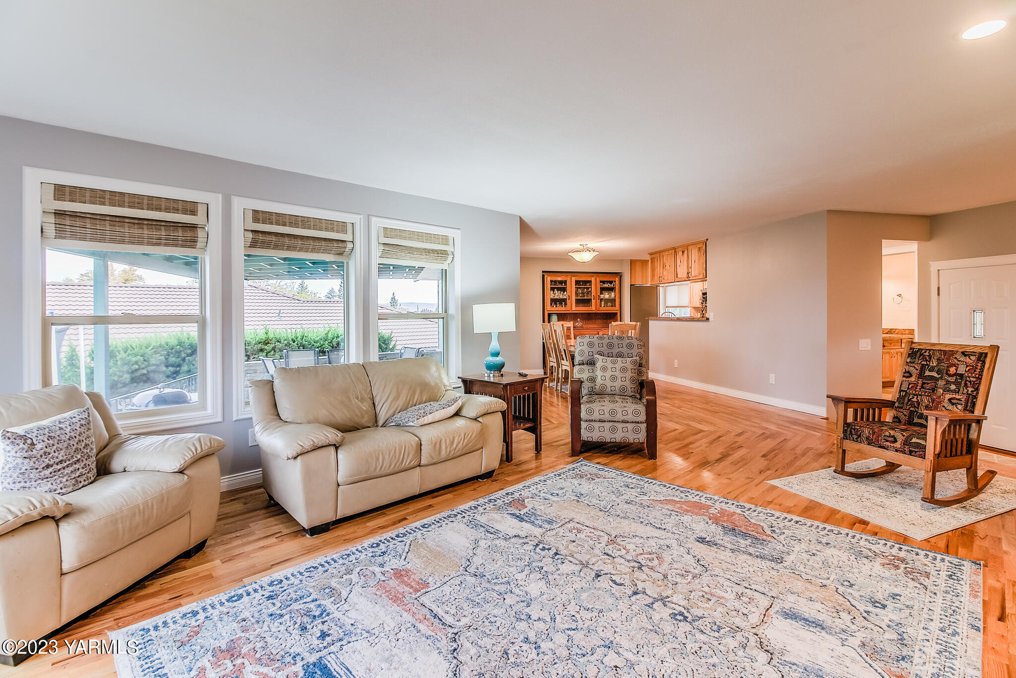 413 N 63rd Ave