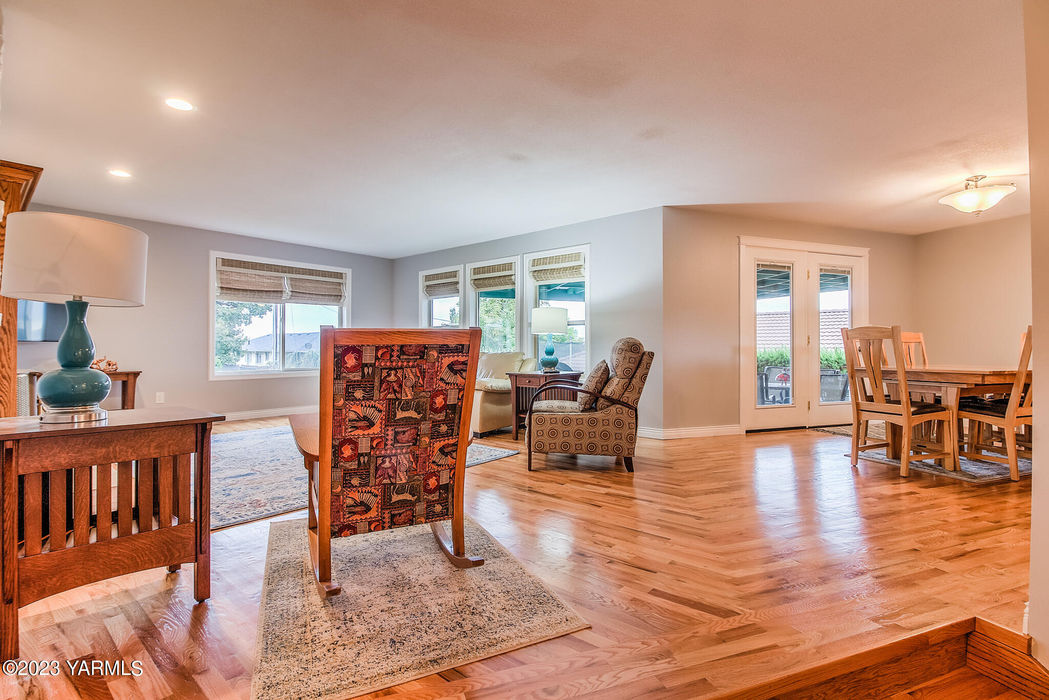 413 N 63rd Ave