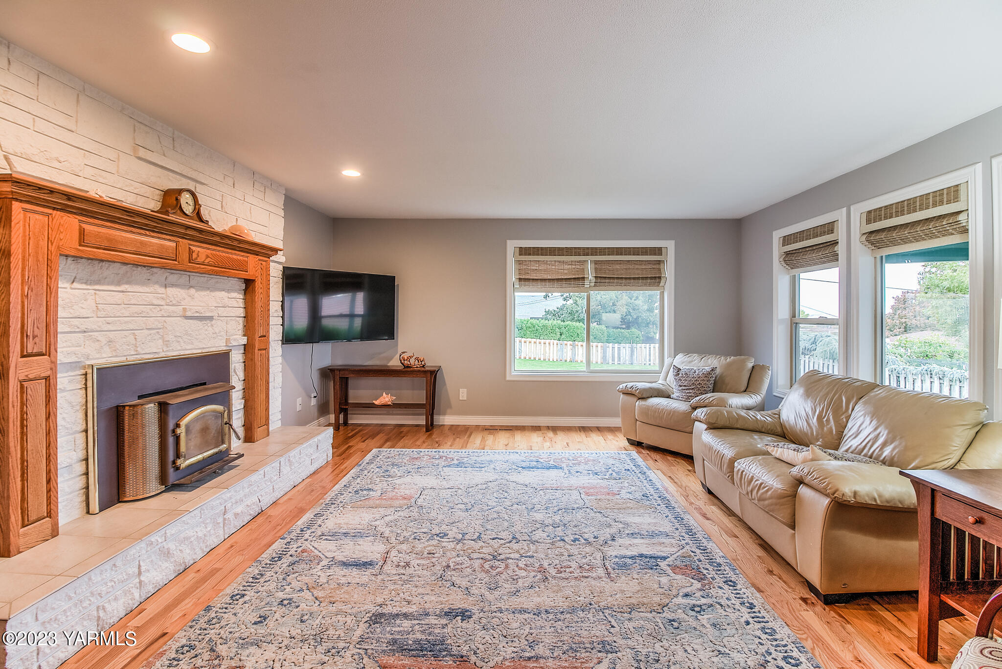 413 N 63rd Ave