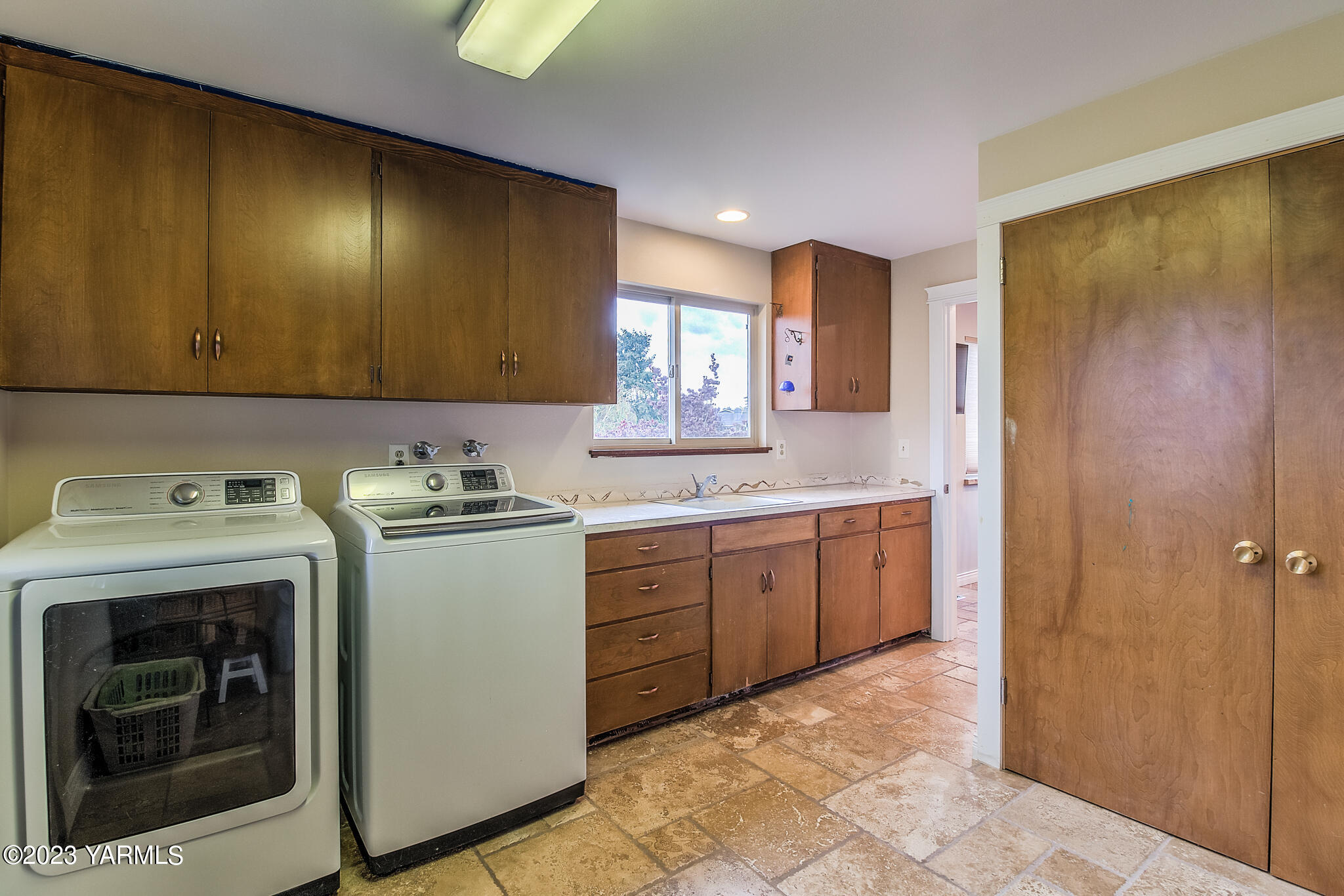 413 N 63rd Ave