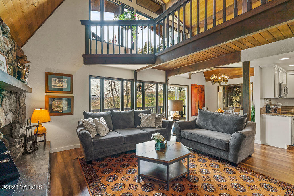 1006 Prospect Way