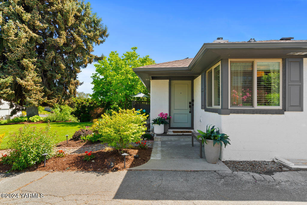 216 S 35th Ave