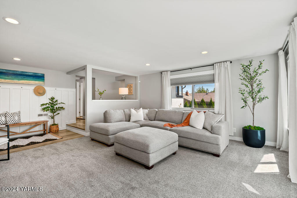 216 S 35th Ave