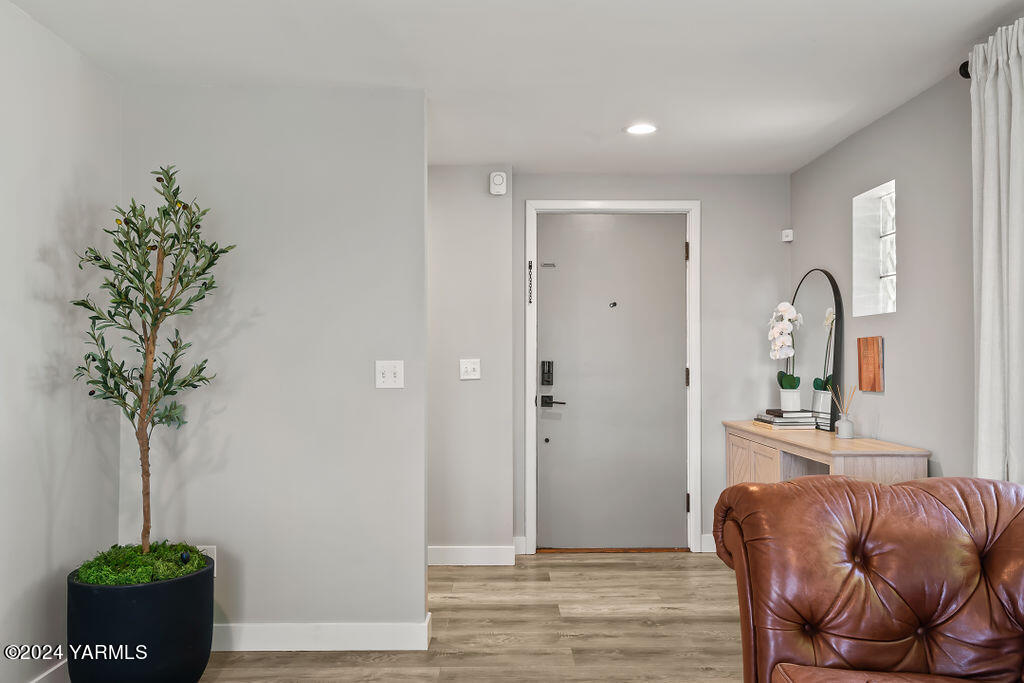 216 S 35th Ave
