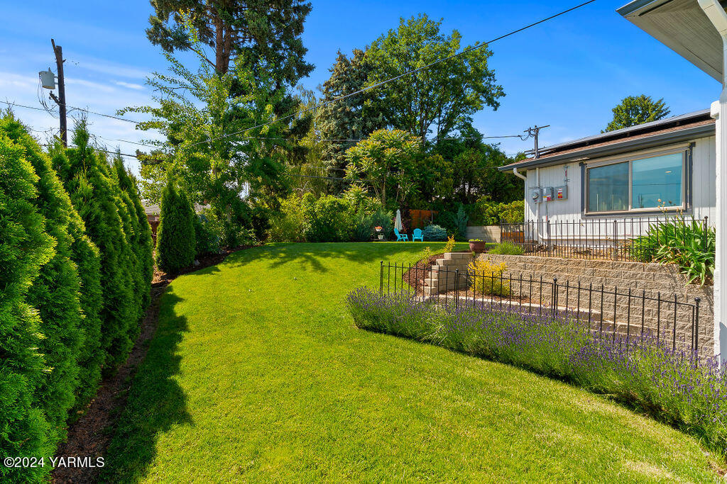 216 S 35th Ave