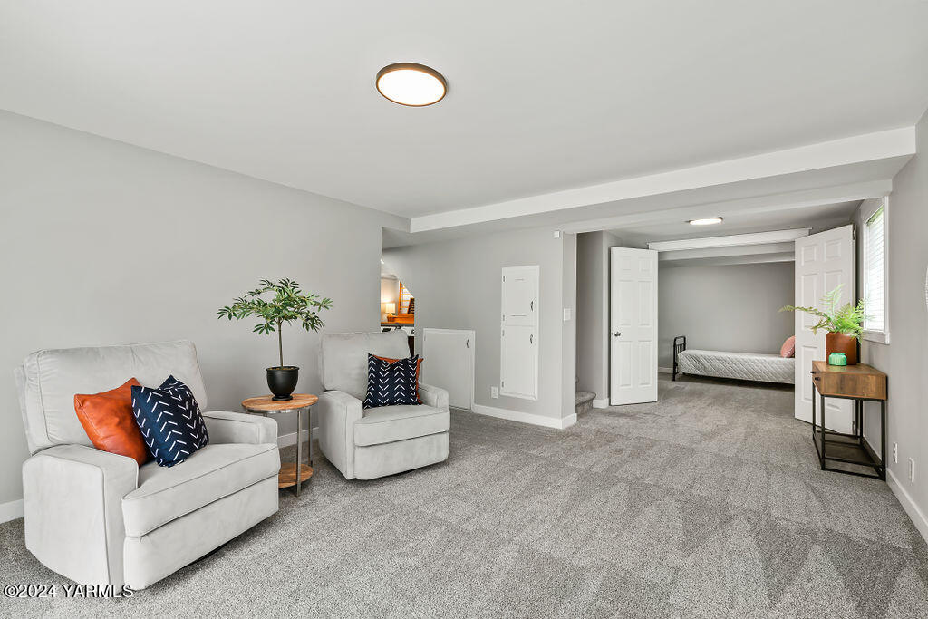 216 S 35th Ave