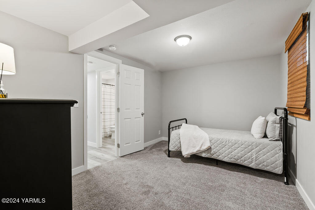 216 S 35th Ave
