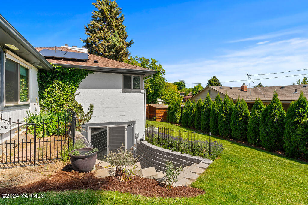 216 S 35th Ave