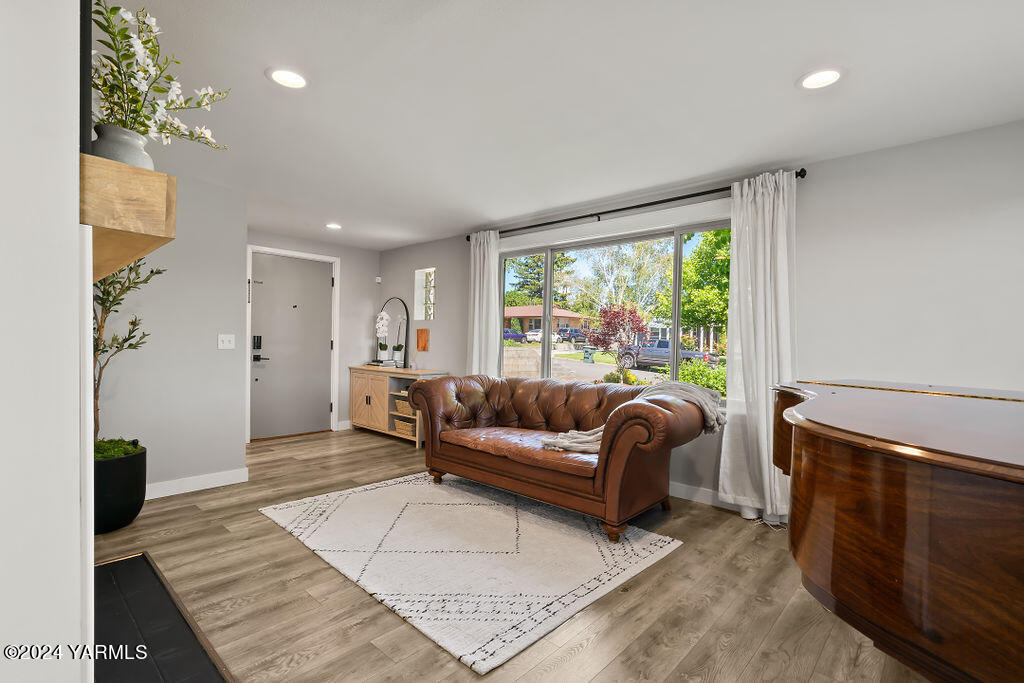 216 S 35th Ave