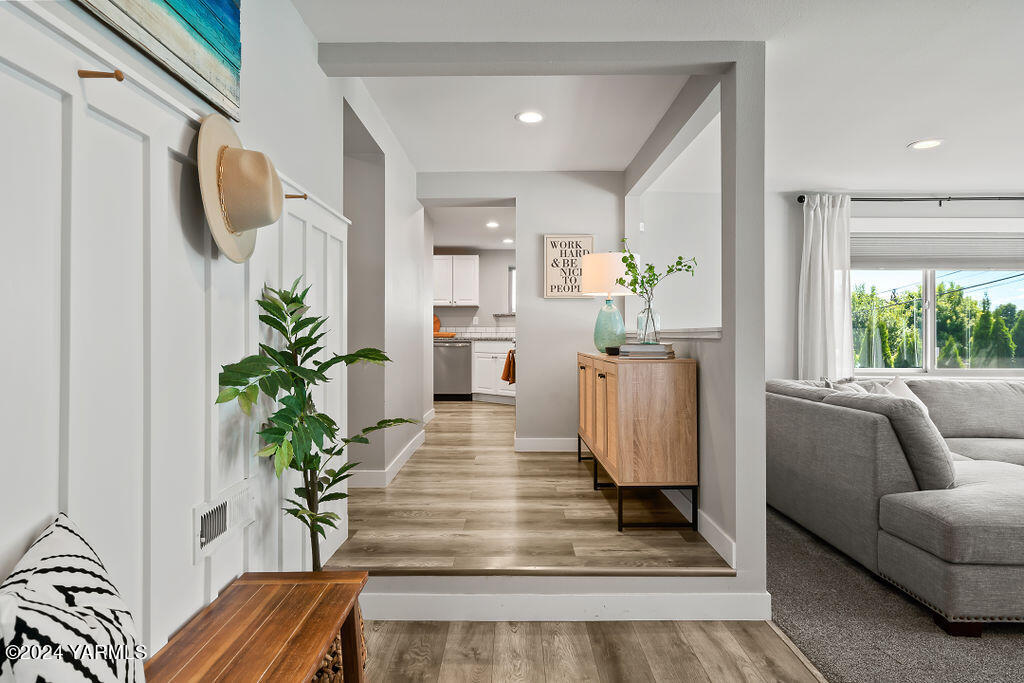 216 S 35th Ave