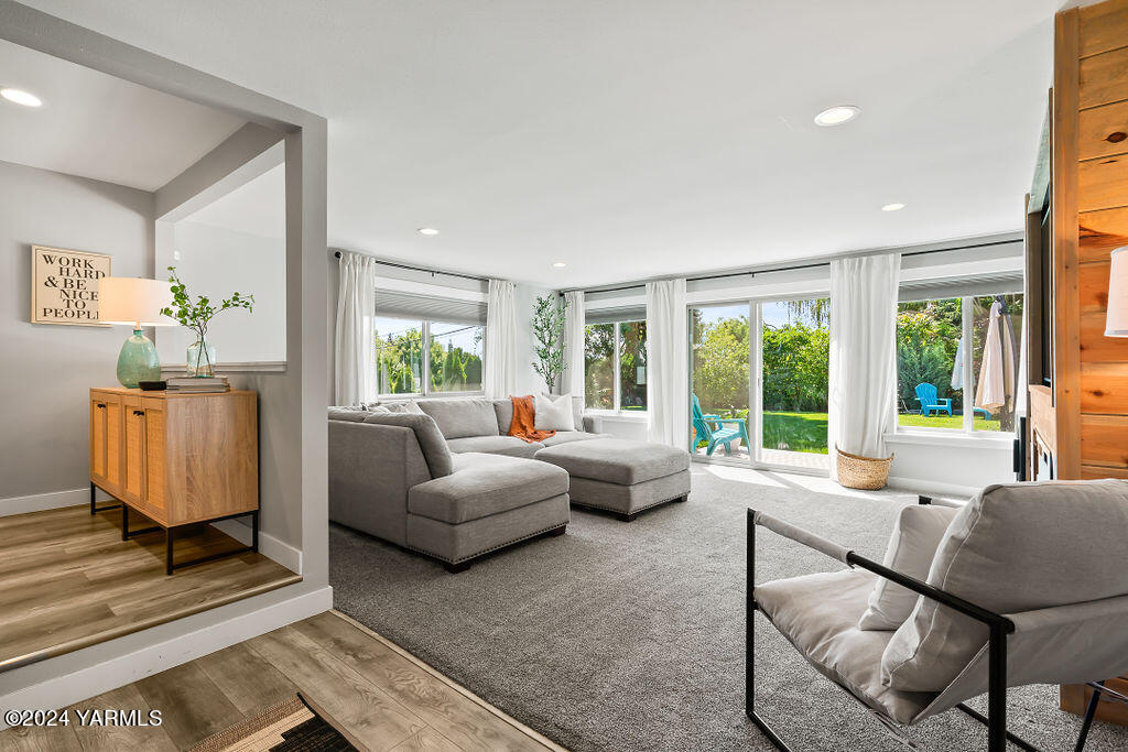 216 S 35th Ave