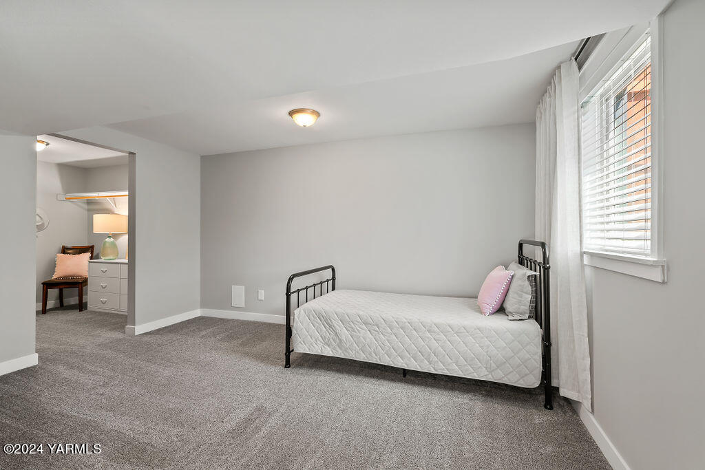 216 S 35th Ave