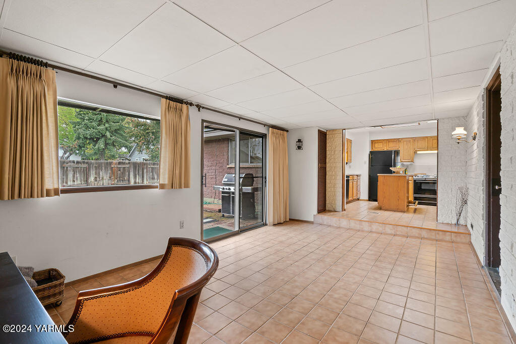 1012 S 33rd Ave