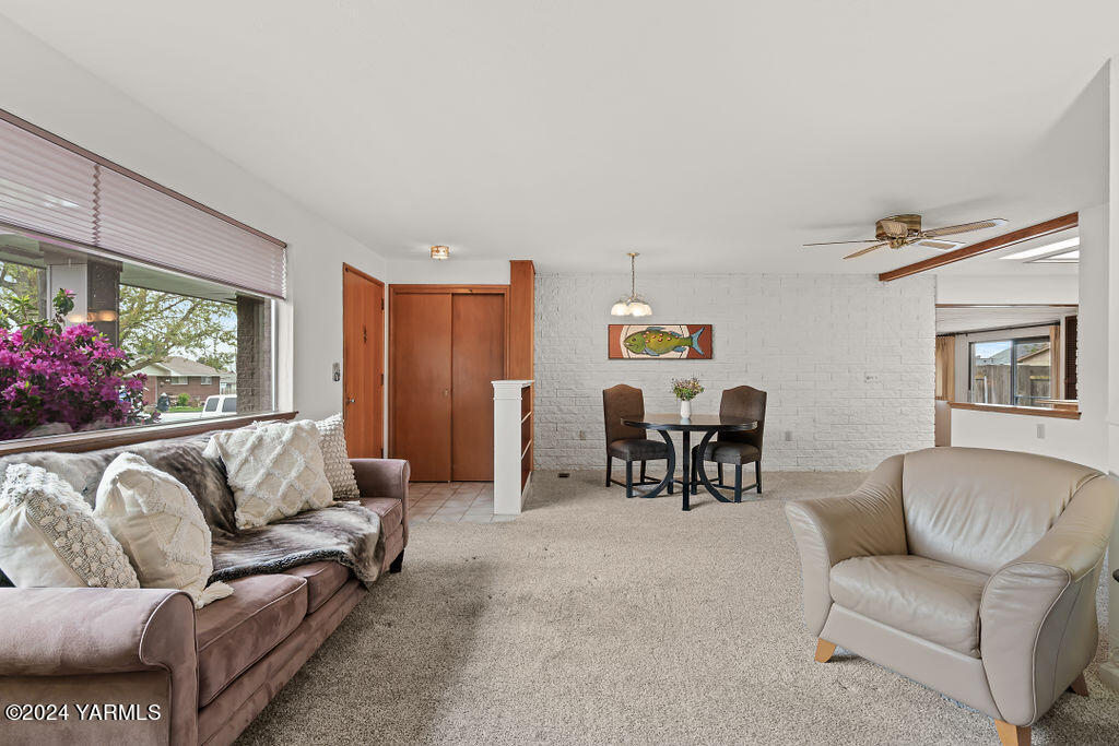 1012 S 33rd Ave