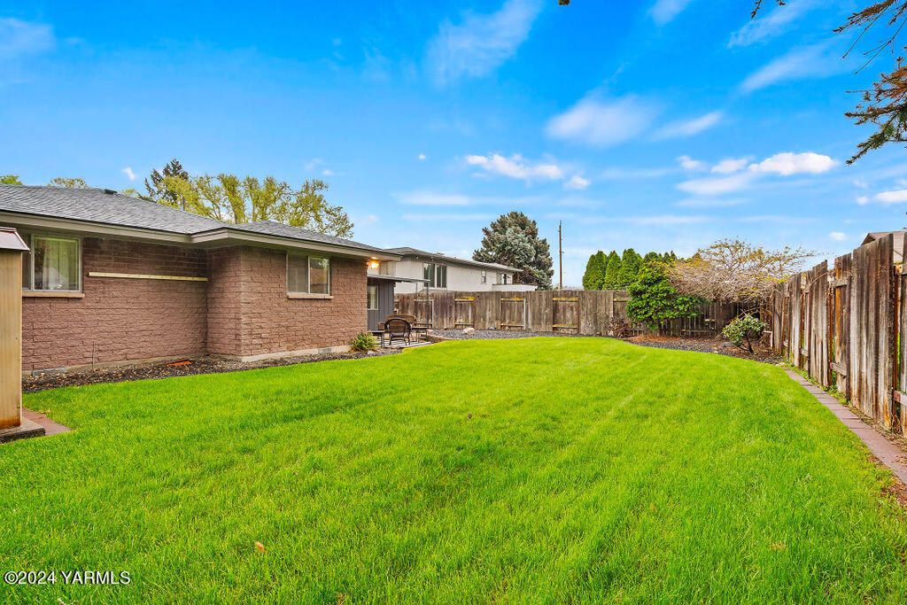 1012 S 33rd Ave