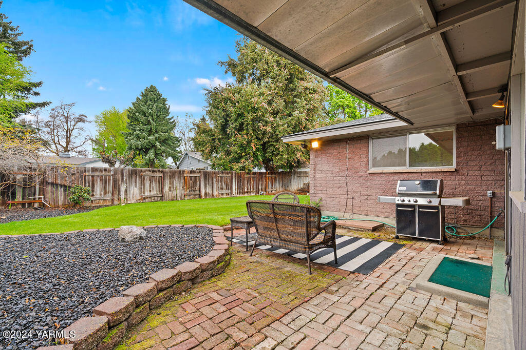 1012 S 33rd Ave