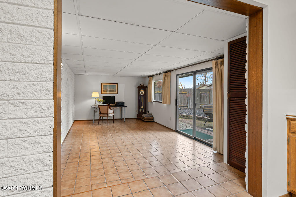 1012 S 33rd Ave