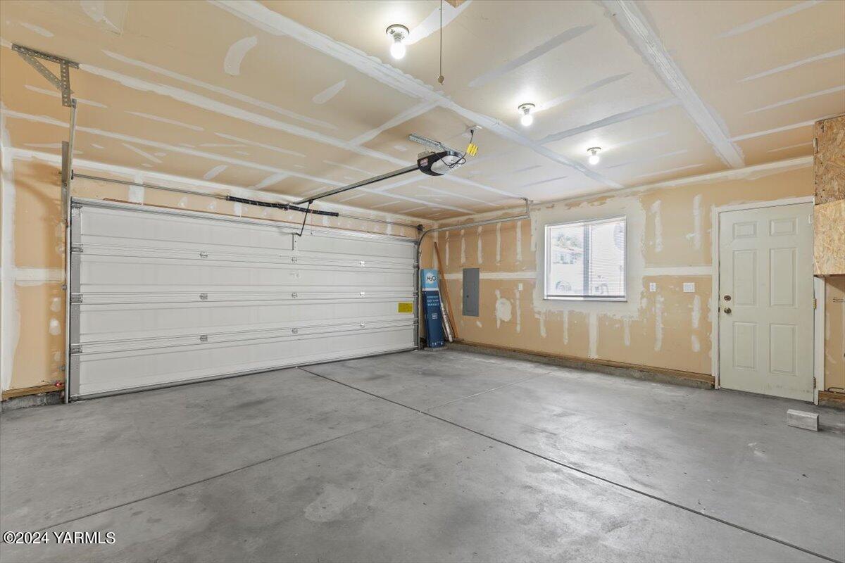 509 N 77th Ave