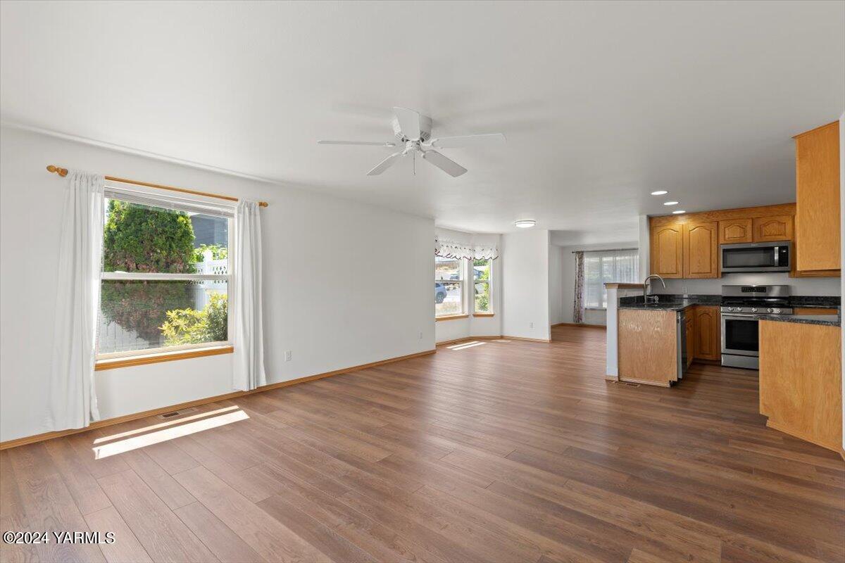 509 N 77th Ave
