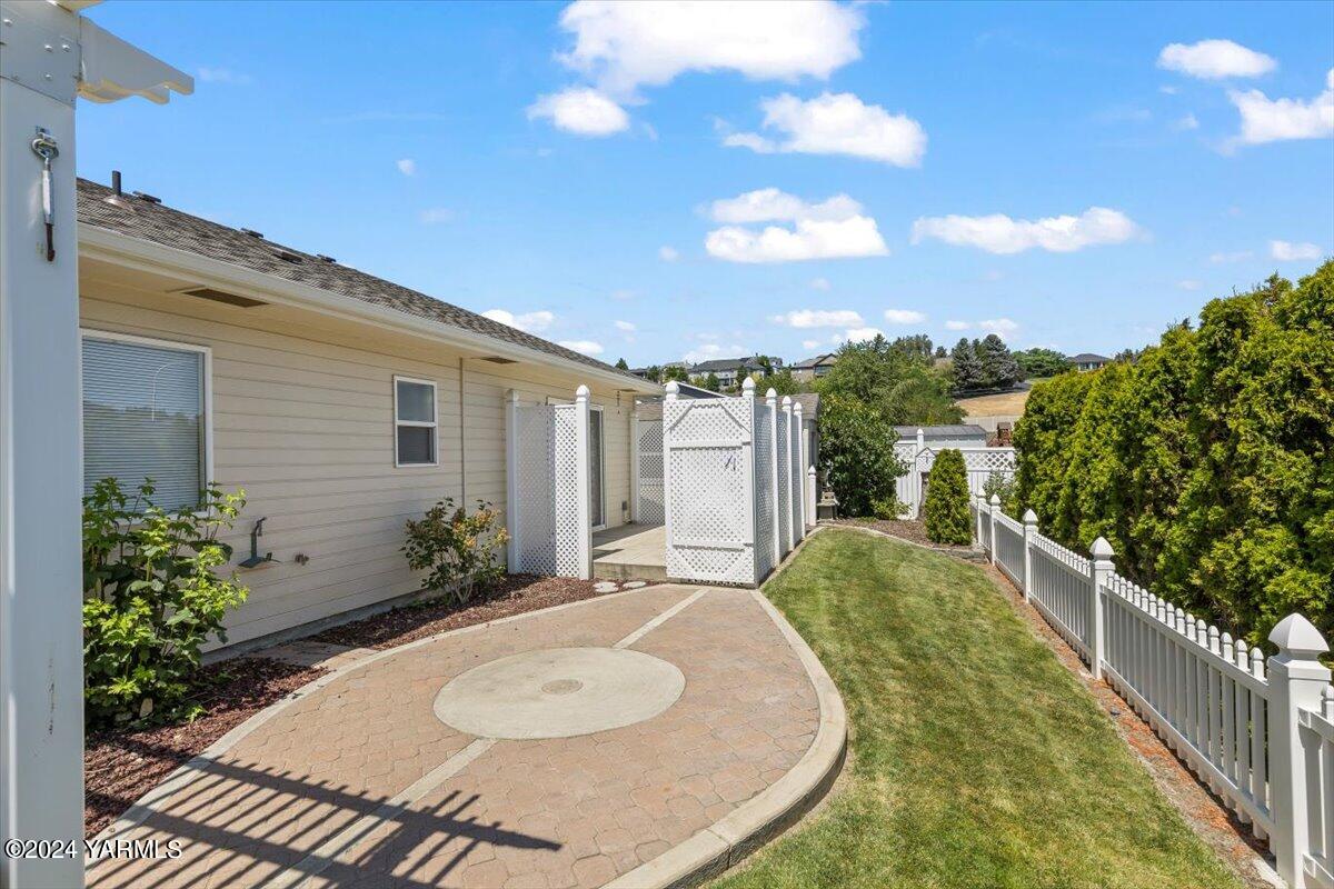 509 N 77th Ave